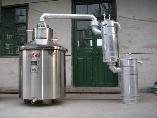 三天生料快速高產(chǎn)釀酒設(shè)備圖片與蒼山縣庭院經(jīng)濟(jì)研究所介紹